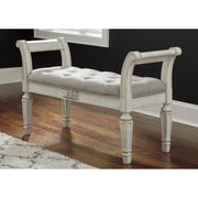 Realyn Antique White Accent Bench - bellafurnituretv