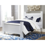 Jallory White Queen Poster Bed - bellafurnituretv